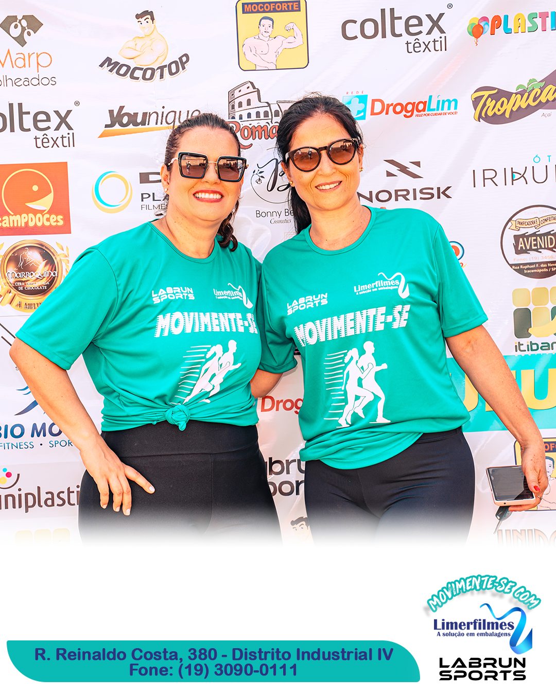 Duas corredoras com a camiseta oficial do evento