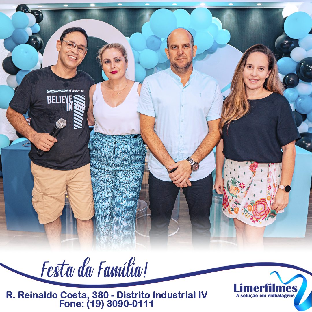 Convidados posando durante a Festa da Família